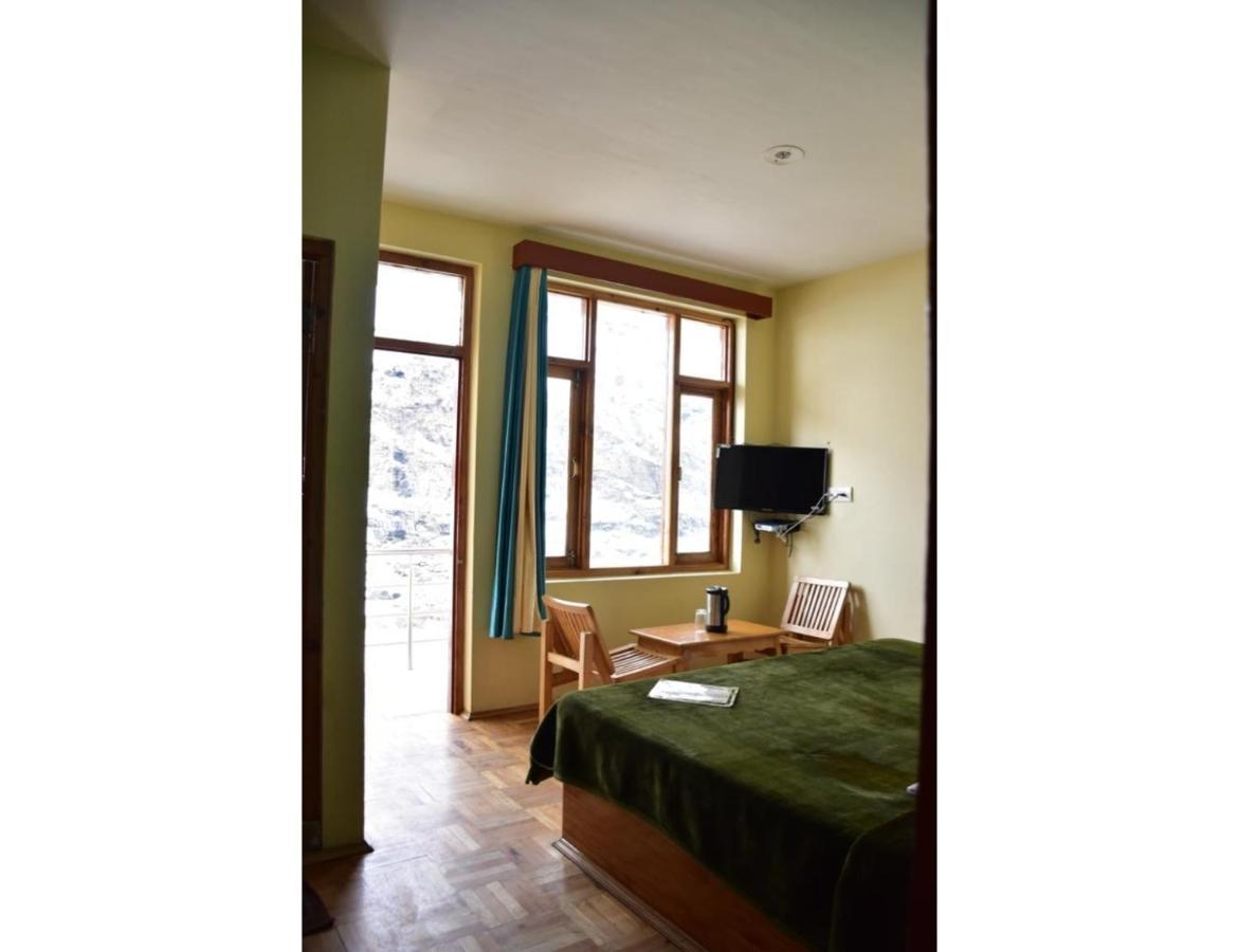 Hotel Peak View, Lahaul Sissu ภายนอก รูปภาพ