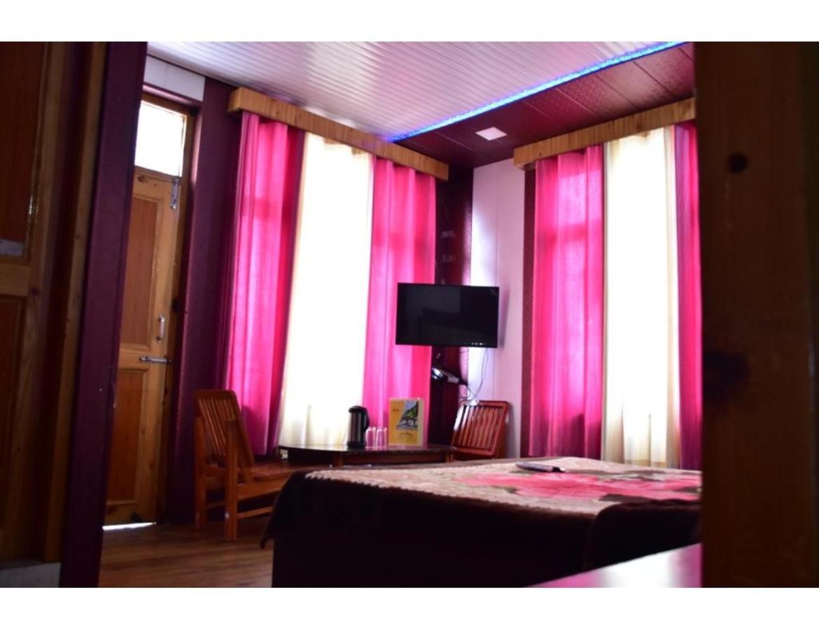 Hotel Peak View, Lahaul Sissu ภายนอก รูปภาพ