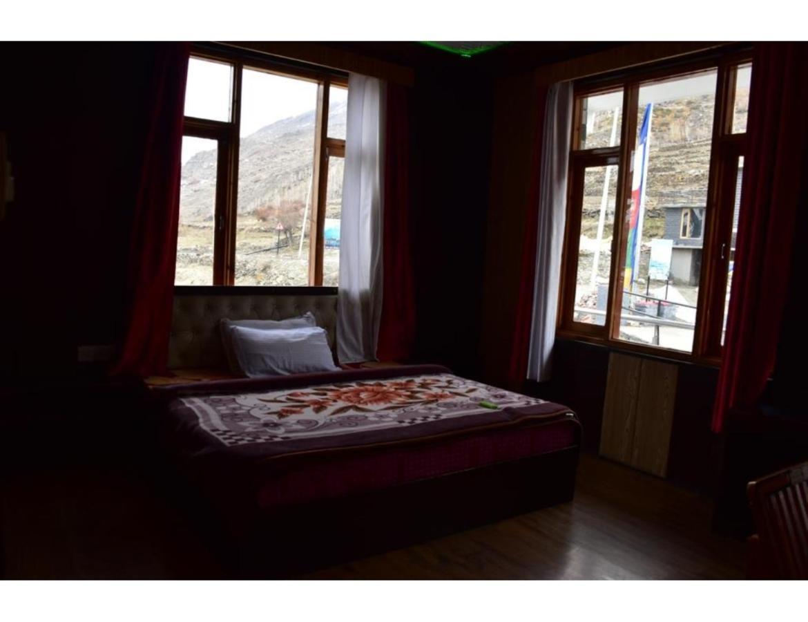 Hotel Peak View, Lahaul Sissu ภายนอก รูปภาพ