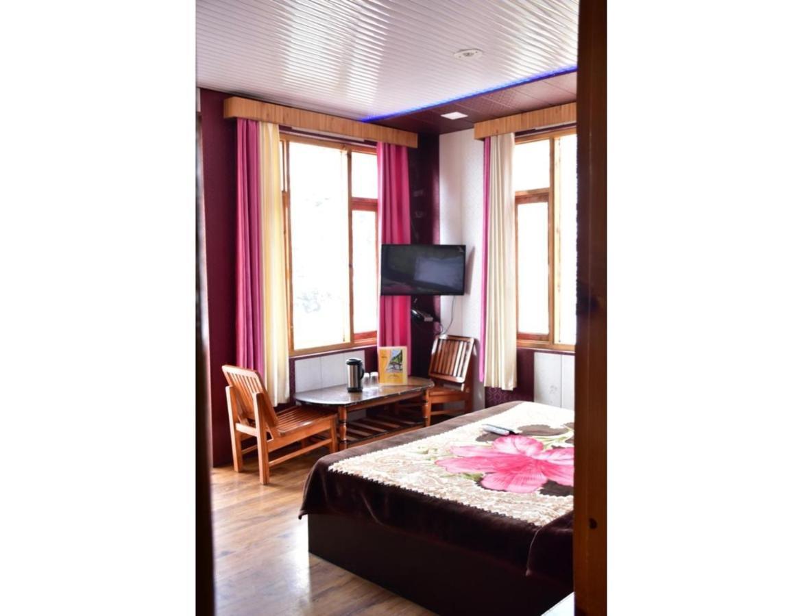 Hotel Peak View, Lahaul Sissu ภายนอก รูปภาพ